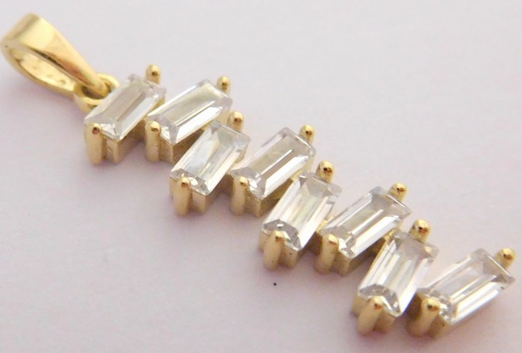 Klenoty Budín Zlatý přívěsek ze žlutého zlata se zirkony 585/1,35gr HK3028