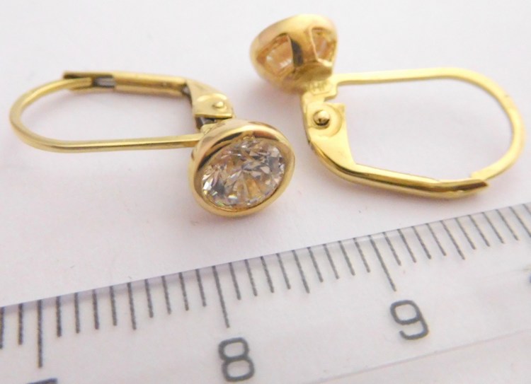 Klenoty Budín Klasické zlaté náušnice s kulatými zirkony na patent 585/2,40gr HK2019