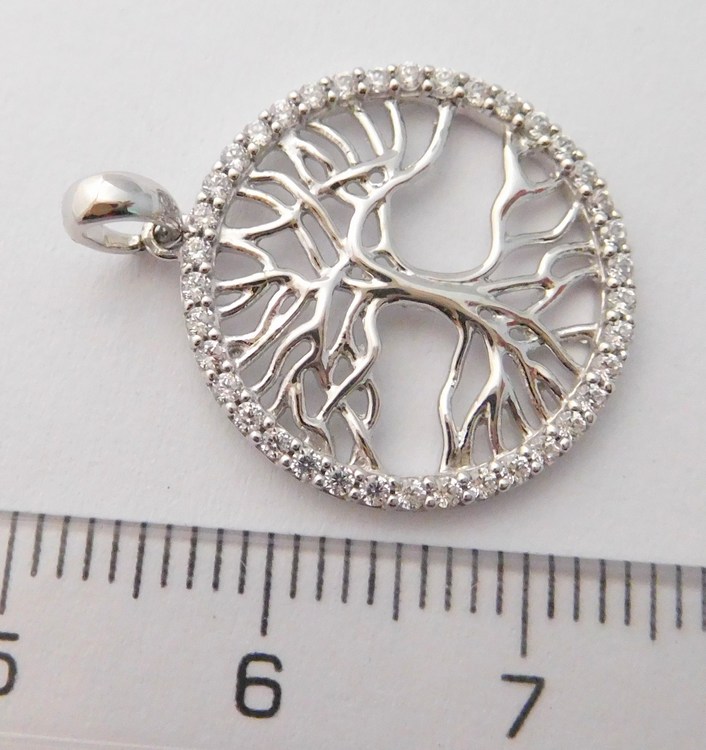 Klenoty Budín Zlatý gravírovaný strom života posetý v kruhu čirými zirkony 585/1,77gr HK3022