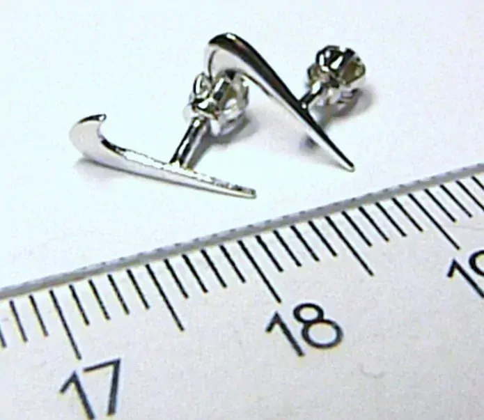 Klenoty Budín Zlaté pecičky - pecky náušnice bílé zlato tvar NIKE na šroubek 585/0,48gr 331041013