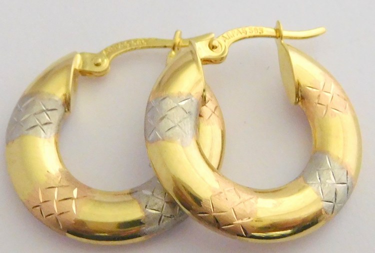 Klenoty Budín Mohutné zlaté kruhy z trojího zlata s gravírováním 585/1,68gr HK2404