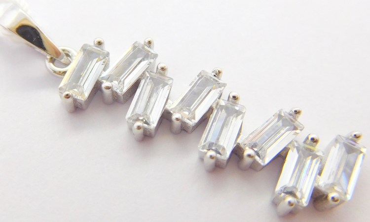 Klenoty Budín Zlatý přívěsek z bílého zlata se zirkony 585/1,35gr HK3026