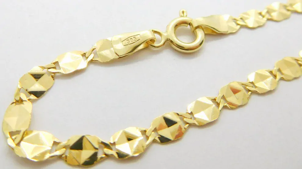 Klenoty Budín Dámský gravírovaný zlatý mohutný náramek 585/1,97gr 20cm HK7099