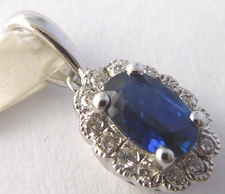 Luxusní diamantový přívěsek z bílého zlata s modrým safírem 585/0,65gr 3870320