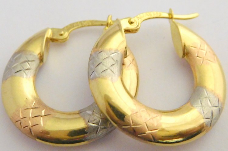 Klenoty Budín Mohutné zlaté kruhy z trojího zlata s gravírováním 585/1,68gr HK2404