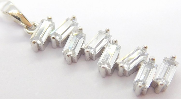 Klenoty Budín Zlatý přívěsek z bílého zlata se zirkony 585/1,35gr HK3026