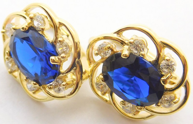 Klenoty Budín Dámské klasické zlaté náušnice s modrými safíry a zirkony 585/2,89gr HK2070