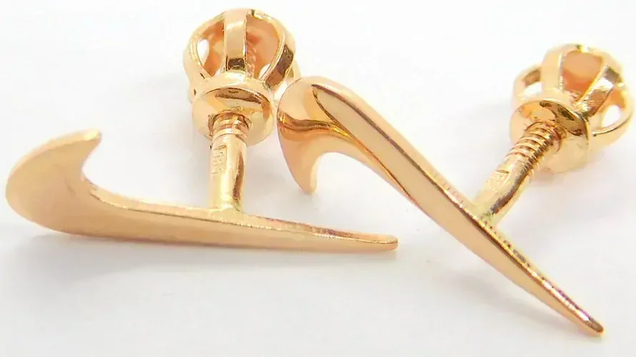 Klenoty Budín Zlaté pecičky z růžového zlata - náušnice ve tvaru NIKE na šroubek 585/0,48gr 731041013