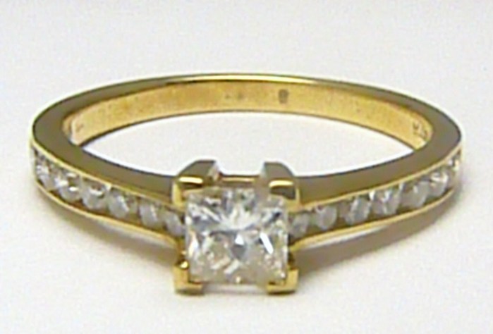 Klenoty Budín Luxusní mohutný zásnubní prsten s diamanty (14x0,35ct a 1x0,36ct) 585/2,85g 3810228