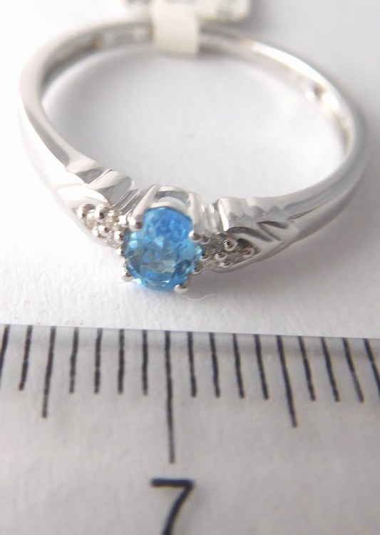 Klenoty Budín Zásnubní prsten z bílého zlata s modrým topazem vel. 57 585/1,97gr 3860450