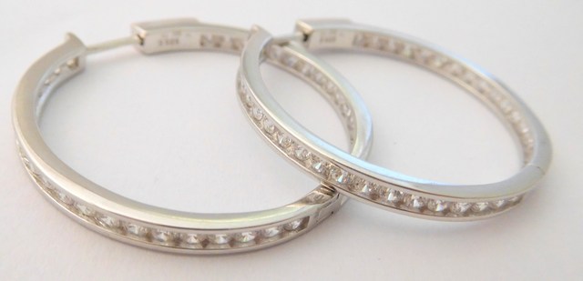 Stříbrné rhodiované kruhy s jednou řadou zirkonů průměr - 3,5cm/35mm 925/1000 03092230001