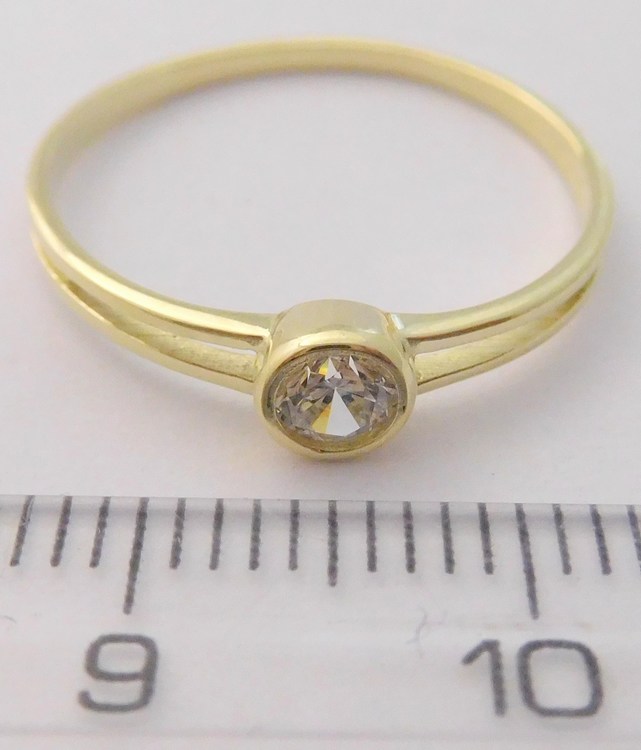 Klenoty Budín Zlatý zásnubní prsten s centrálním zirkonem vel. 53 585/0,99gr 223041295