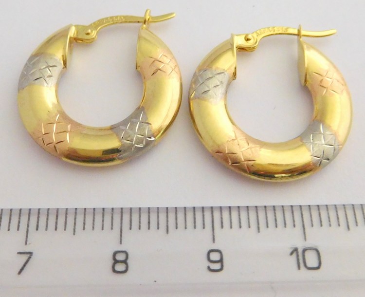 Klenoty Budín Mohutné zlaté kruhy z trojího zlata s gravírováním 585/1,68gr HK2404