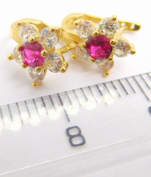 Klenoty Budín Zlaté dámské/dívčí náušnice s červenými rubíny a zirkony 585/1,35gr HK2032