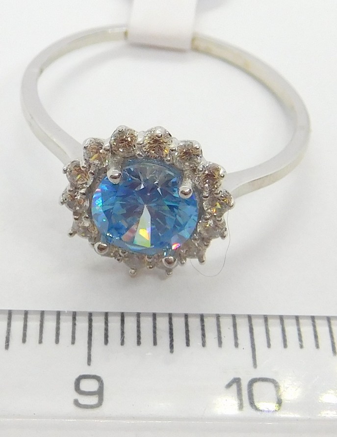 Klenoty Budín Mohutný zásnubní zlatý prsten z bílého zlata se zirkony a modrým topazem 585/2,12gr vel. 59 H280