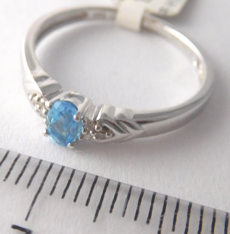 Klenoty Budín Zásnubní prsten z bílého zlata s modrým topazem vel. 57 585/1,97gr 3860450