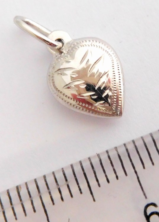 Klenoty Budín Zlaté gravírované srdíčko - zlatý přívěsek bílé zlato 585/0,72gr 341040672 