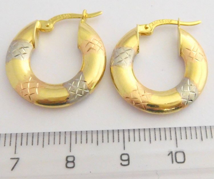 Klenoty Budín Mohutné zlaté kruhy z trojího zlata s gravírováním 585/1,68gr HK2404