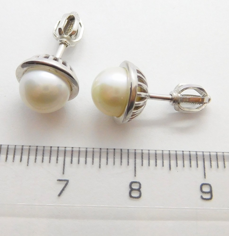 Klenoty Budín Dámské peckové zlaté náušnice s bílými perlami na šroubek 585/3,08gr HK2143