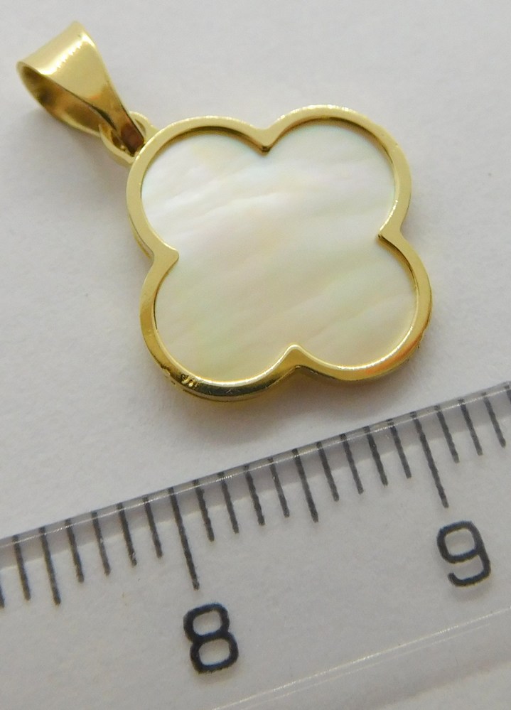 Klenoty Budín Dámský zlatý přívěsek s perleťovým smaltem čtyřlístek 585/0,73gr HK3132