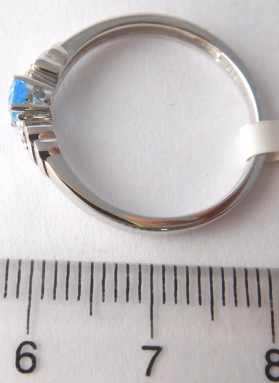 Klenoty Budín Zásnubní prsten z bílého zlata s modrým topazem vel. 57 585/1,97gr 3860450