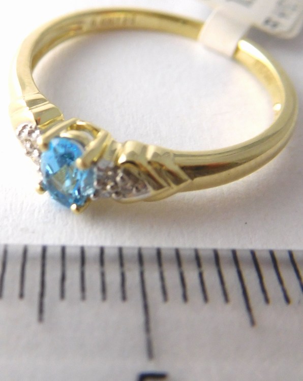 Klenoty Budín Zásnubní prsten ze žlutého zlata s modrým topazem vel. libovolná 585/1,95gr 3810451