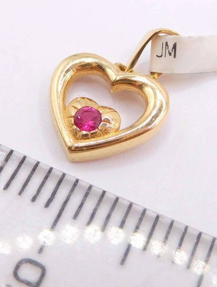 Klenoty Budín Dámský zlatý přívěsek s rubínem zamilované srdíčko  585/0,65gr 1622211