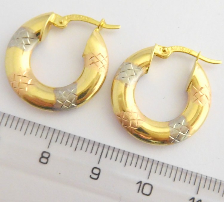 Klenoty Budín Mohutné zlaté kruhy z trojího zlata s gravírováním 585/1,68gr HK2404