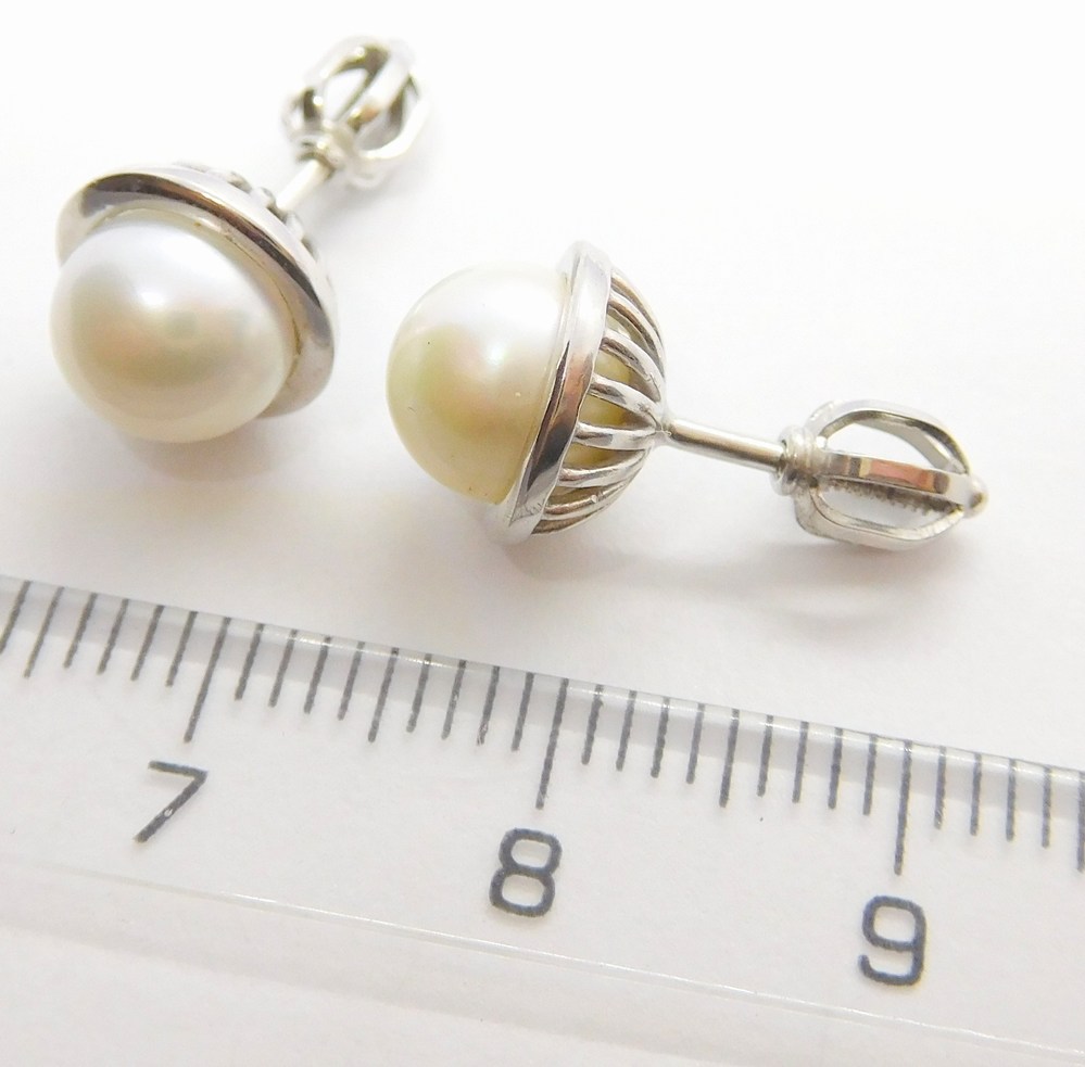 Klenoty Budín Dámské peckové zlaté náušnice s bílými perlami na šroubek 585/3,08gr HK2143