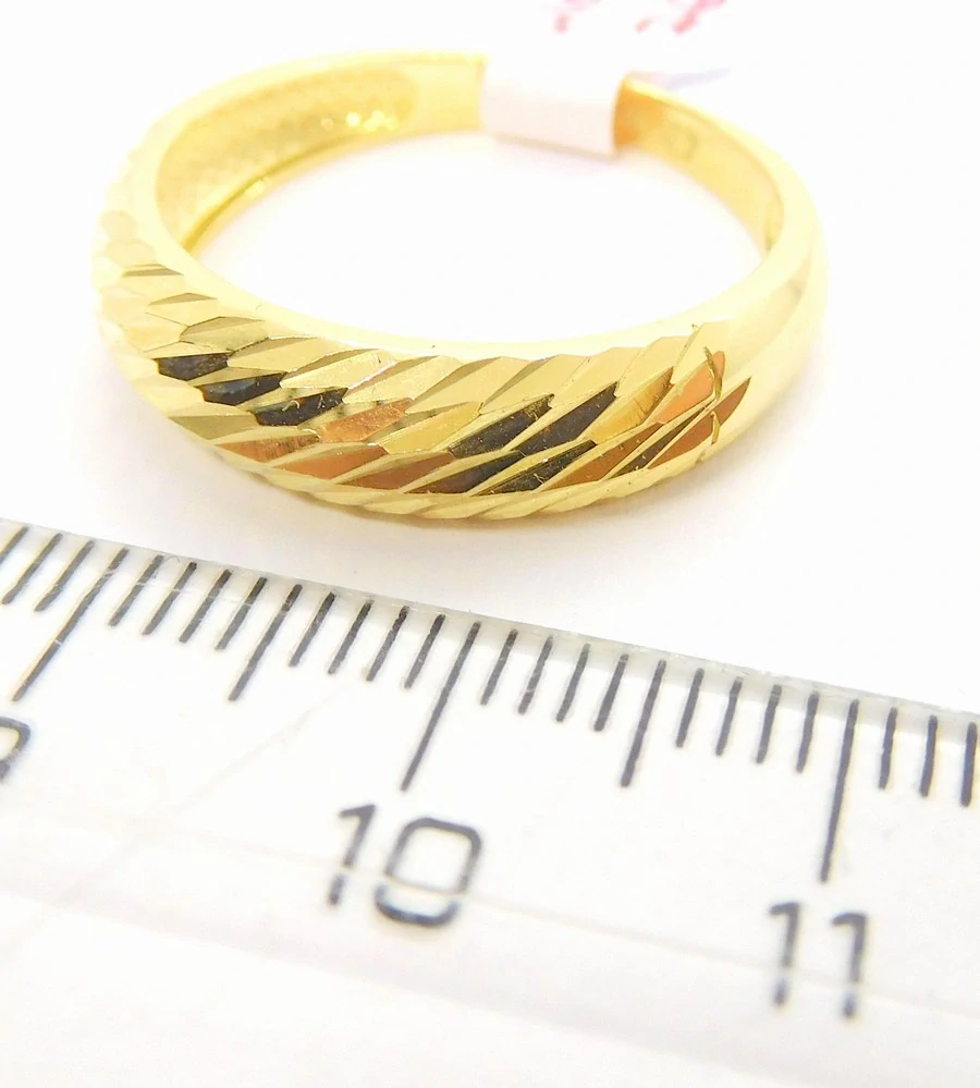 Klenoty Budín Mohutný dámský zlatý prsten s gravírováním 585/2,33gr vel. 60 HK1190